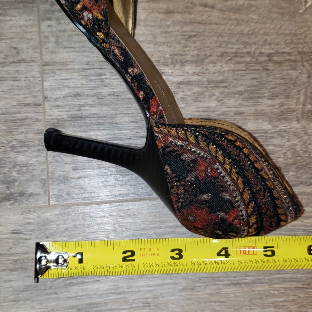 Red Heels - Picture 5 of 7